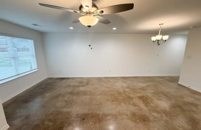 200 N Dallas Street Gallery 4