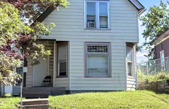 1146 Reaney Ave. E, 1 photos photos
