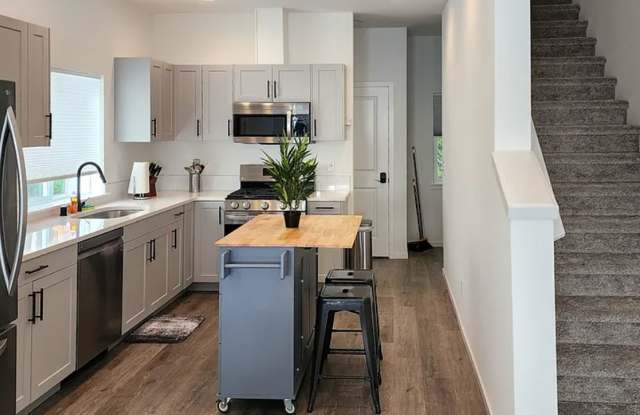 Beautiful, private 2 bed, 2.5 bath townhouse in Silverdale photos photos