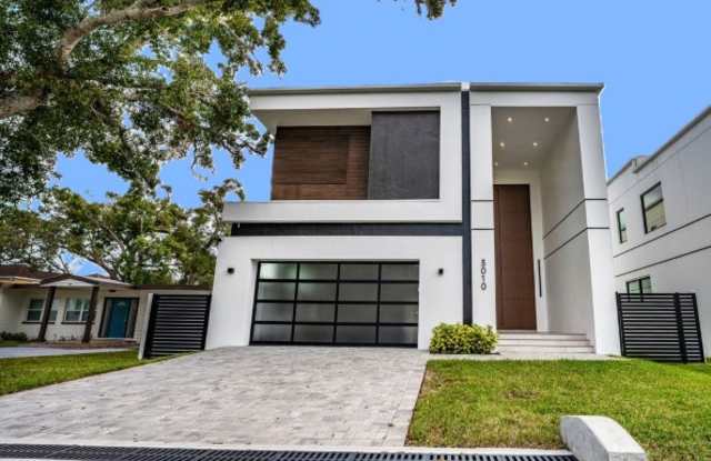 3010 W Trilby Ave photos photos