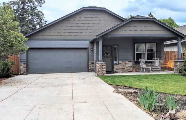 3 Bed, 2 Bath Single Level Home in SE Bend - Fully Fenced Back Yard photos photos
