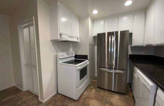 Spacious Silverlake Condo – Move-In Ready! photos photos
