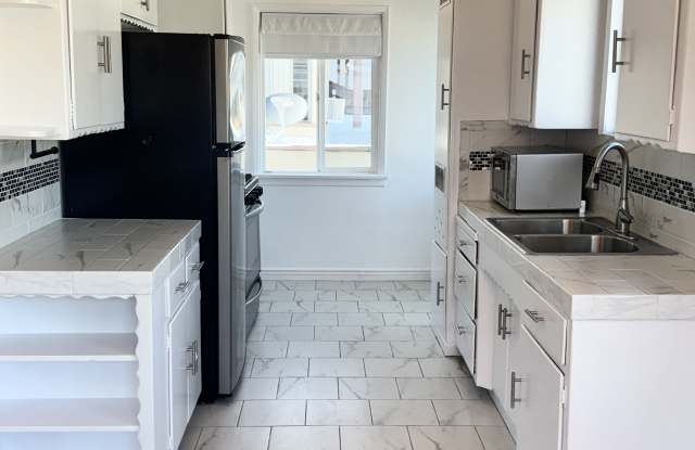 529 1/2 N Spaulding Ave - 529 1/2 North Spaulding Avenue, Los Angeles, CA 90036