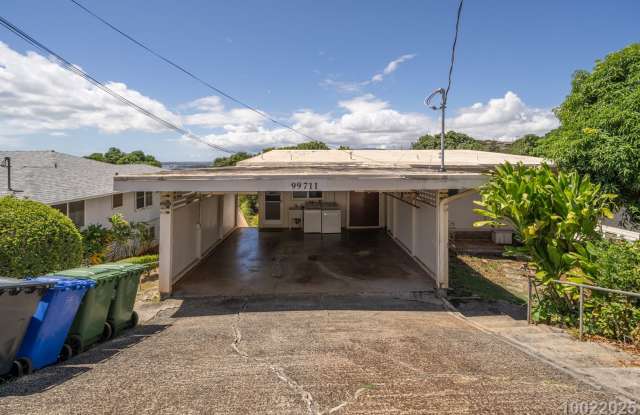 Partially Renovated Upstairs/Downstairs 4 BD 2 BA home in Aiea photos photos