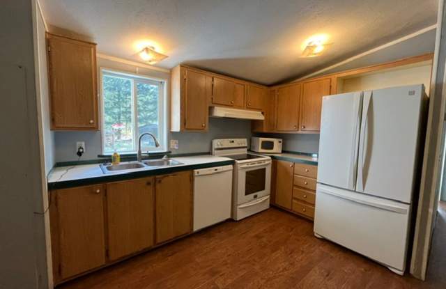 Available Now! North Deer Park - 3 bedroom, 2 bathroom Single Family Home on 10 Acres! Gallery 4