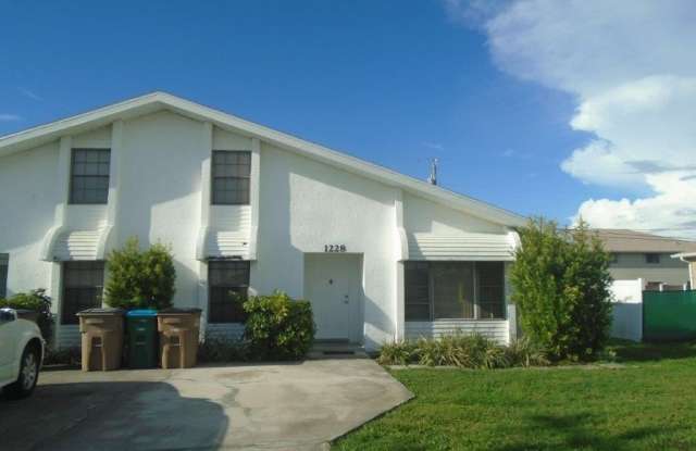 1226 SW Trafalgar Parkway unit: 1228 photos photos