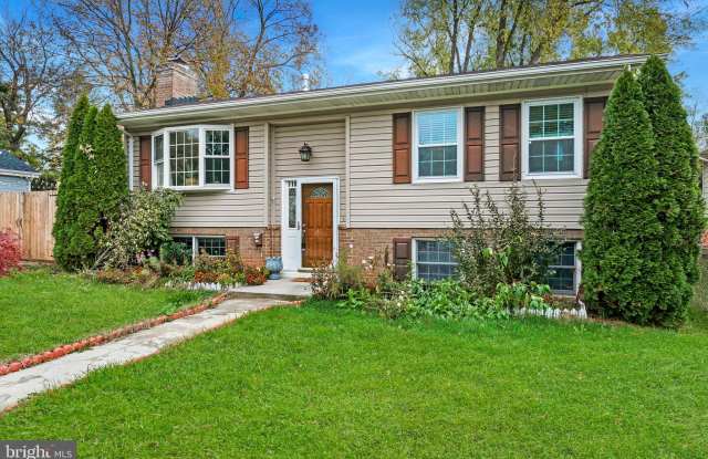 718 WIRT STREET SW - 718 Wirt Street Southwest, Leesburg, VA 20175
