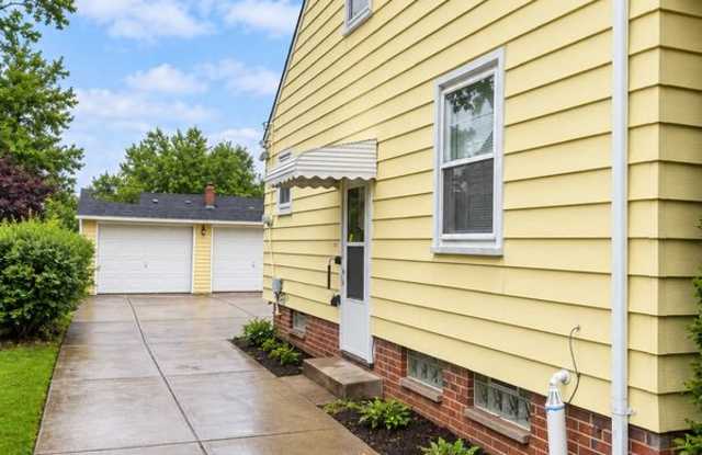13583 Shady Oak Boulevard Gallery 3