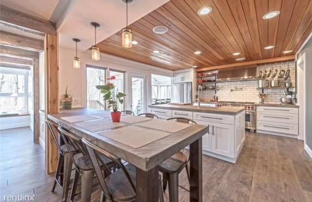 55 Farwood Dr - 55 Farwood Drive, Moreland Hills, OH 44022