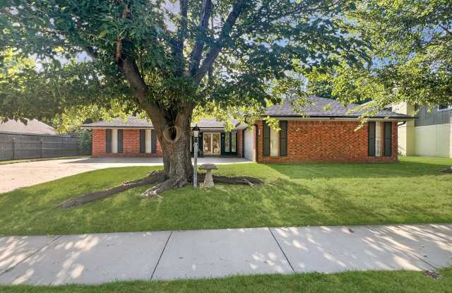 2604 Northeast Garden Lane Gallery 1