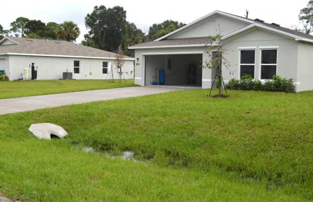 8201 Deland Avenue Gallery 3