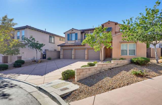 Beautiful Summerlin Paseos Home With 1st Floor Primary Suite Gallery 3