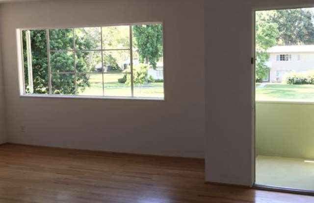 5170 VILLAGE Green Gallery 3