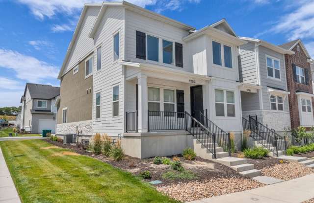 Open and Bright 3 Bedroom 2.5 Bath Townhome in Lehi! Gallery 1