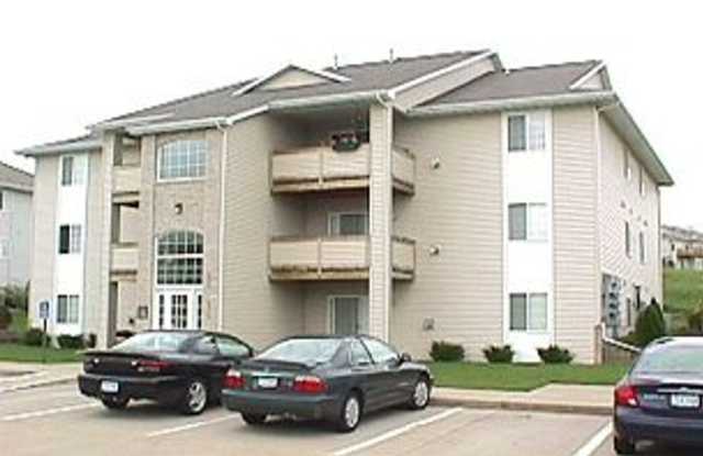 Conveniently Located 2-Bedroom, 1-Bath Condominium - 2476 Rushmore Drive, Iowa City, IA 52246