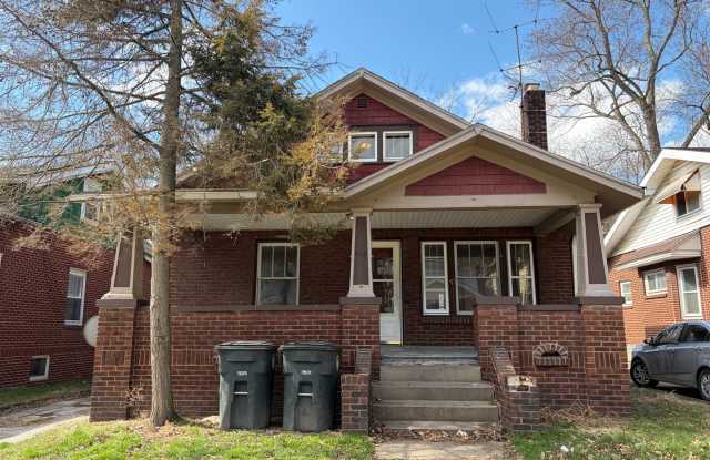 868 Aberdeen St – Spacious 4BR Home with Yard, Shed  Laundry Hookups photos photos