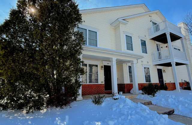 Spacious 2-Level Condominium photos photos Spacious 2-Level Condominium photos photos