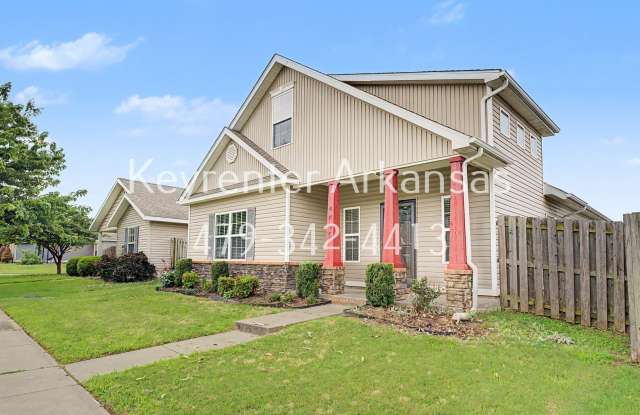 Beautiful 3 Bedroom Home with Hardwood, Tile & Spacious Kitchen Gallery 3