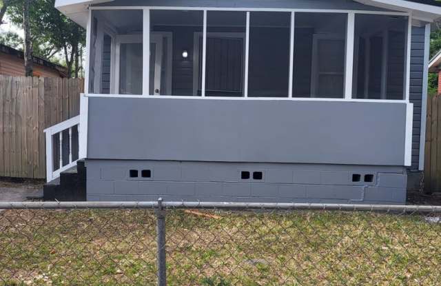 Fully Renovated 2/1 Single Family Available Now!!! - 1480 West 26th Street, Jacksonville, FL 32209
