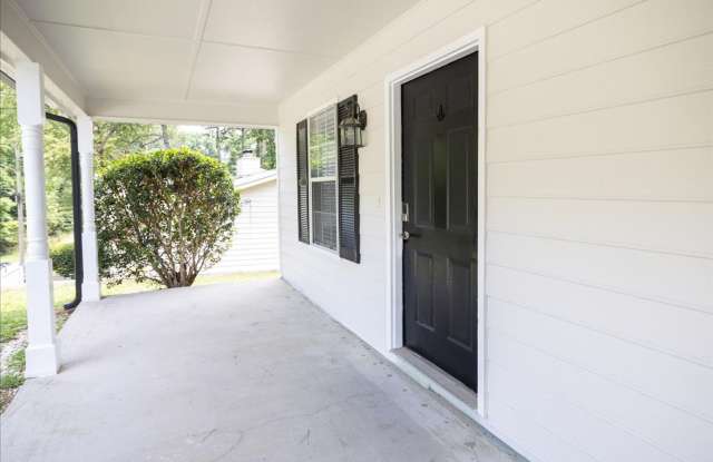 Newly Renovated 3bd/2ba Duplex Unit in Convenient Smyrna Location! photos photos