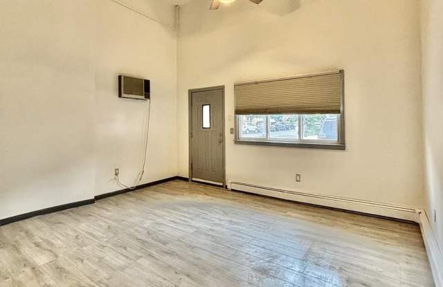 215 AVENUE B Gallery 3
