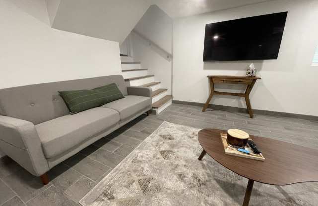 3116 N Damen Avenue Gallery 2