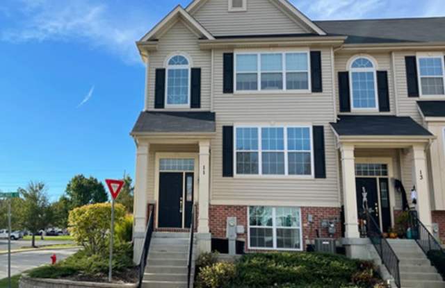 FABULOUS END UNIT TOWNHOME - 3 BEDROOMS, 2.1 BATHS, 2 CAR GARAGE! - 11 Melrose Court, South Elgin, IL 60177