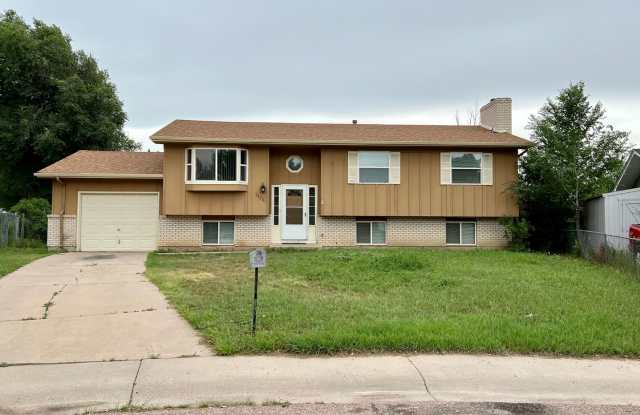 Bi-level 4 bedroom/2.5 bath in Fountain - 7420 Treasure Trail Circle, Security-Widefield, CO 80911 Bi-level 4 bedroom/2.5 bath in Fountain - 7420 Treasure Trail Circle, Security-Widefield, CO 80911
