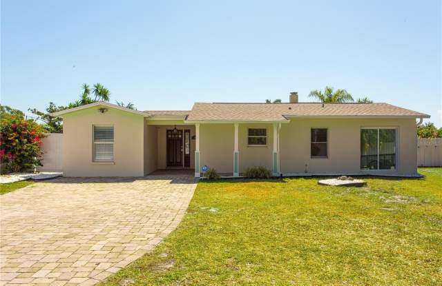 5541 BAYOU GRANDE BOULEVARD NE photos photos