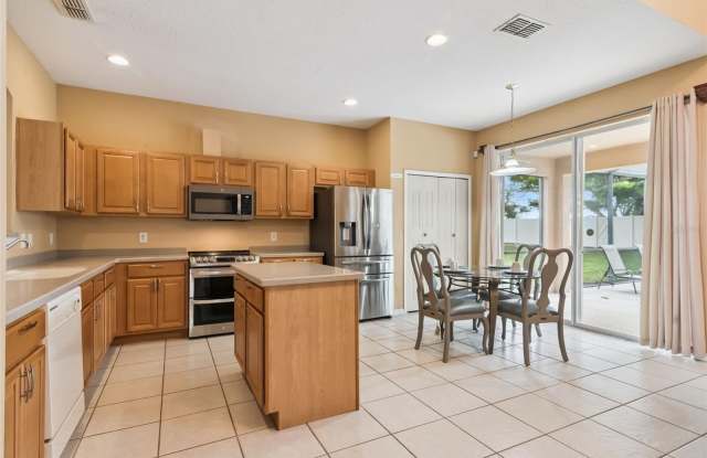 1162 SOLANA Circle Gallery 4