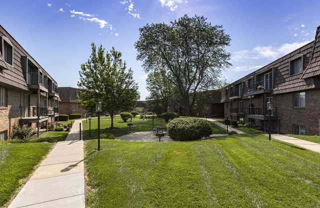 Four Seasons Apartments Gallery 2