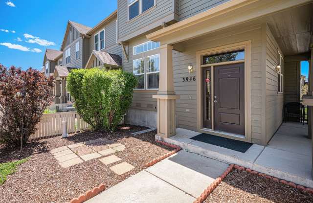 Spacious 3 bedroom in the heart of Castle Rock! Gallery 3