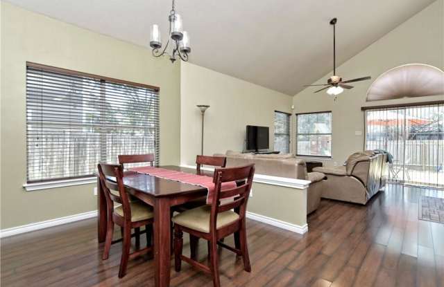 1511 White Oak LOOP Gallery 4