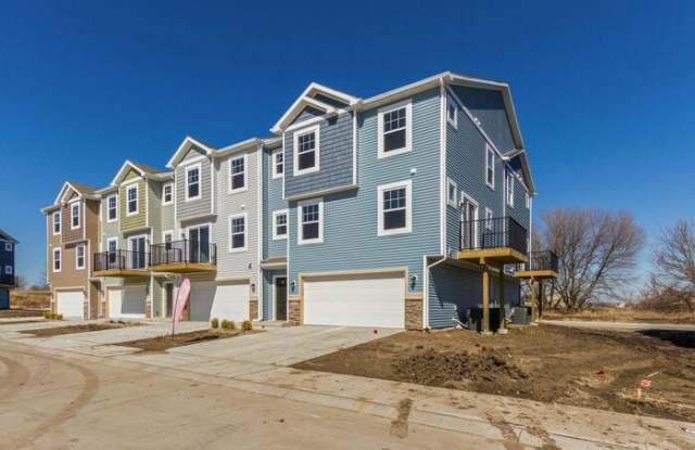 205 Red Oak Court - 205 Red Oak Court, Norwalk, IA 50211