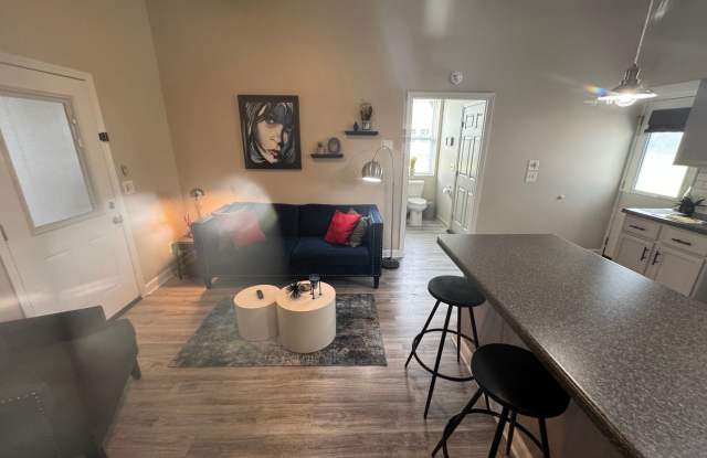G TEAM - FOR LEASE- 1 BED, 1 BATH HOUSE Gallery 4
