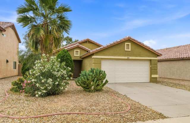 3 Bedroom, 2 Bath Home Available NOW! Gallery 1