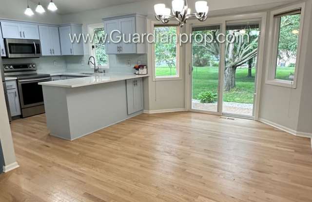 Maple Grove Split Level Home, Fenced Yard, 2 Car Garage, Dishwasher, W/D photos photos