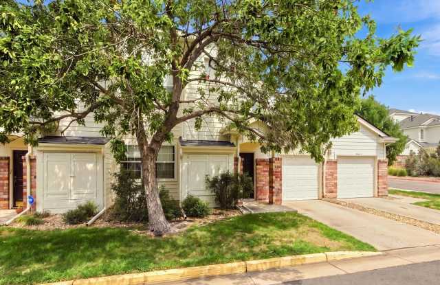 2 bed 2 bath townhouse with private balcony and great amenities~ Gallery 3