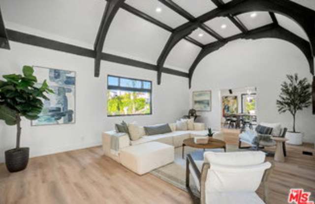 1145 South Longwood Avenue photos photos