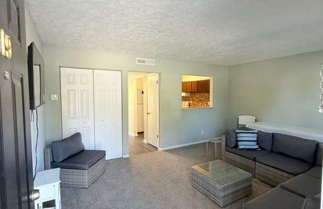 Charming One-Bedroom, One-Bathroom Apartment in Savannah photos photos