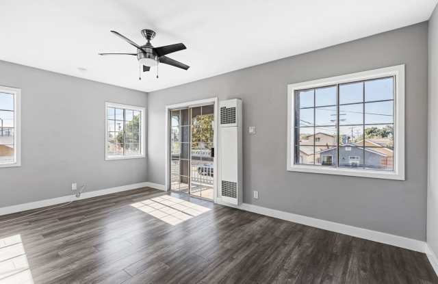 Beautiful 1BR 1BA Unit with Attached 1-Car Garage Located Near USC Gallery 4