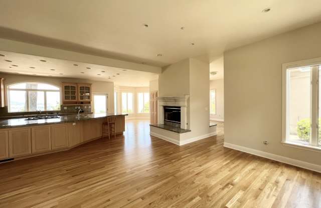75 Bond Ln Gallery 4