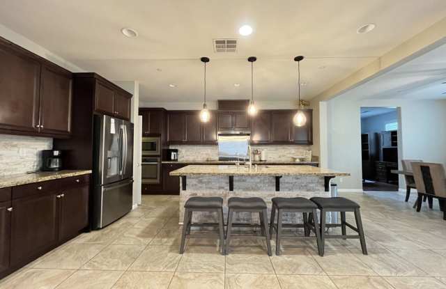 5 bed, 4.5 bath located in Corona CA! Gallery 4