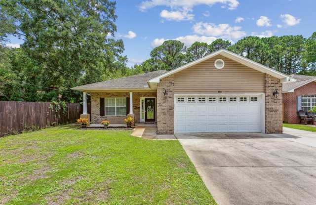 Four Bedroom with Outdoor Kitchen in Shalimar - 84 2nd Avenue, Lake Lorraine, FL 32579