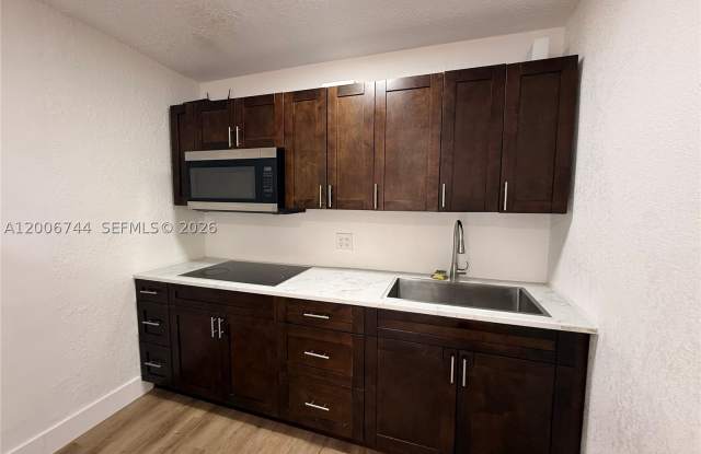 15741 NW 40th Ct Gallery 3