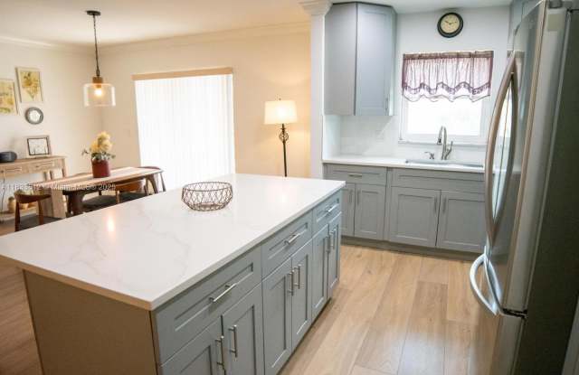 22785 SW 66th Ave photos photos