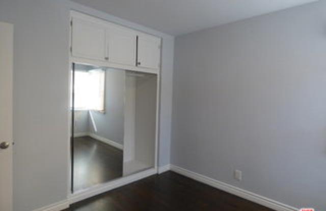 1844 South Barrington Avenue Gallery 3
