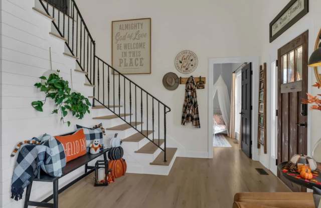 Charming 3BR House in Franklin Gallery 3