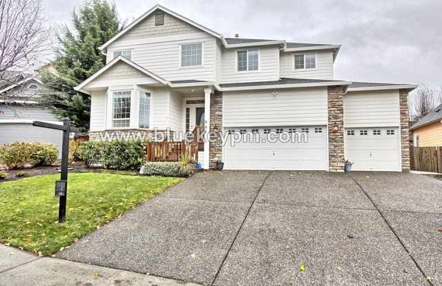 4 Bed, 2.5 Baths Home with Primary Suite on Main Floor in Ridgefield photos photos