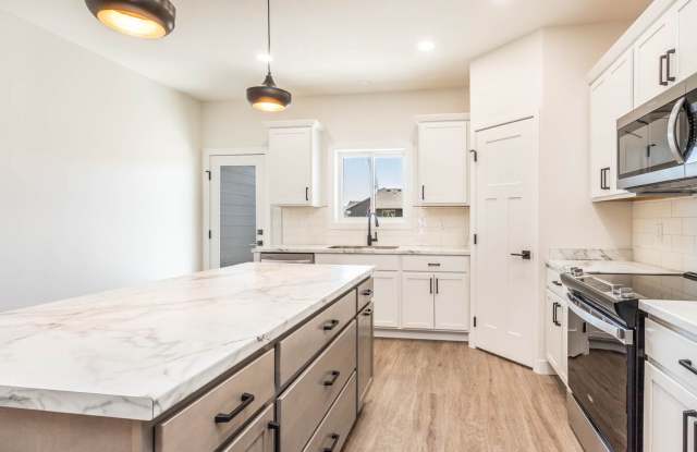Brand new 3 bed 2 bath Twin home in Tea photos photos